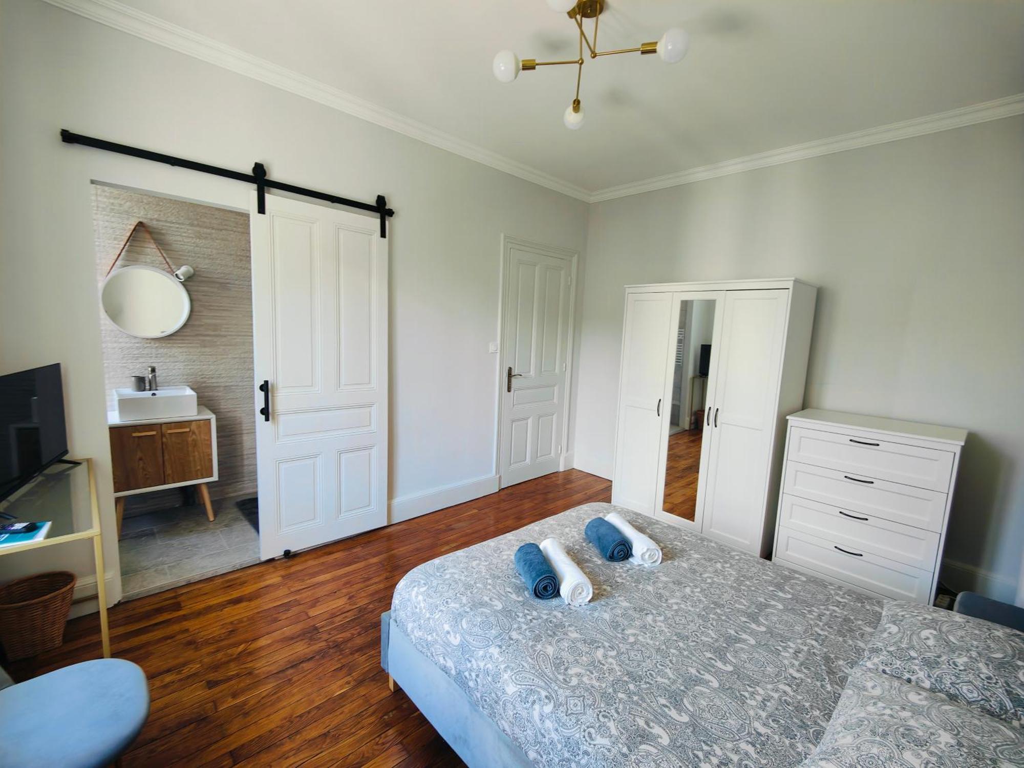 Self-Checkin Town House - Rooms To Rent In A Beautiful Modern Town House - Not A Hotel - Location De Chambres Avec Arrivee En Autonomie - Extra Fee For Sheets And Towels - Private Parking - Check Your Plateform Inbox And Follow Check-In Instructions Saint-Romain-en-Gal ภายนอก รูปภาพ
