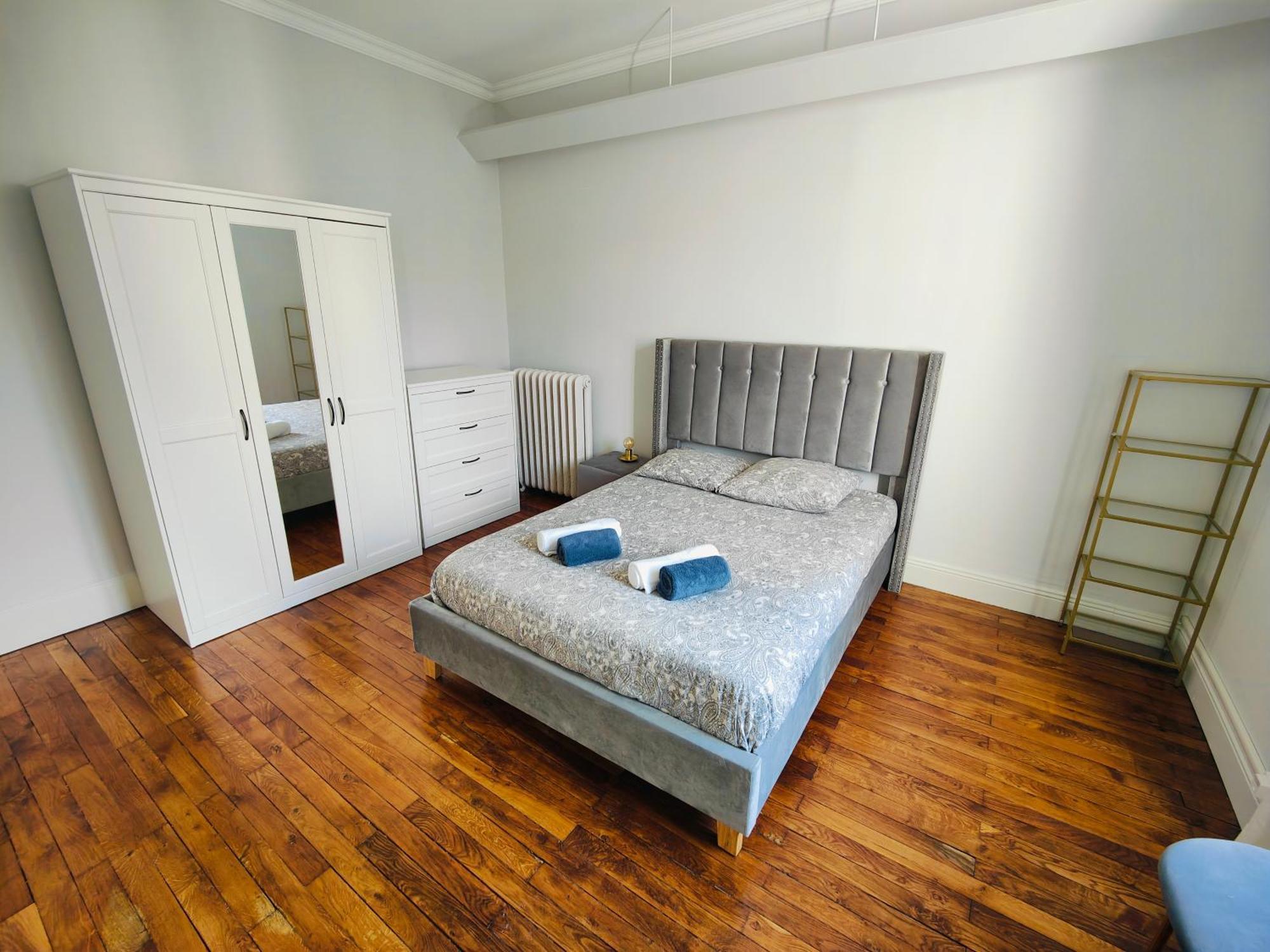 Self-Checkin Town House - Rooms To Rent In A Beautiful Modern Town House - Not A Hotel - Location De Chambres Avec Arrivee En Autonomie - Extra Fee For Sheets And Towels - Private Parking - Check Your Plateform Inbox And Follow Check-In Instructions Saint-Romain-en-Gal ภายนอก รูปภาพ