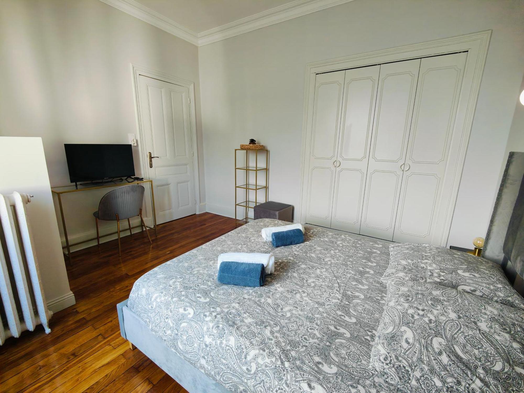Self-Checkin Town House - Rooms To Rent In A Beautiful Modern Town House - Not A Hotel - Location De Chambres Avec Arrivee En Autonomie - Extra Fee For Sheets And Towels - Private Parking - Check Your Plateform Inbox And Follow Check-In Instructions Saint-Romain-en-Gal ภายนอก รูปภาพ