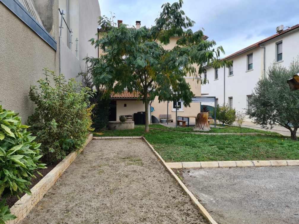 Self-Checkin Town House - Rooms To Rent In A Beautiful Modern Town House - Not A Hotel - Location De Chambres Avec Arrivee En Autonomie - Extra Fee For Sheets And Towels - Private Parking - Check Your Plateform Inbox And Follow Check-In Instructions Saint-Romain-en-Gal ภายนอก รูปภาพ