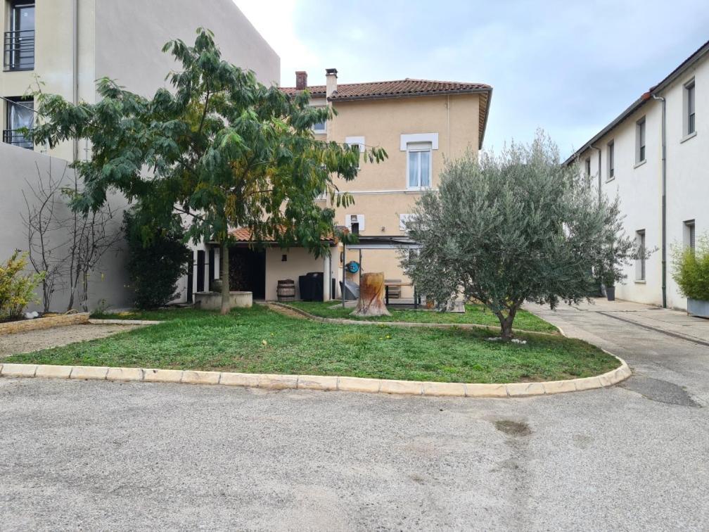 Self-Checkin Town House - Rooms To Rent In A Beautiful Modern Town House - Not A Hotel - Location De Chambres Avec Arrivee En Autonomie - Extra Fee For Sheets And Towels - Private Parking - Check Your Plateform Inbox And Follow Check-In Instructions Saint-Romain-en-Gal ภายนอก รูปภาพ