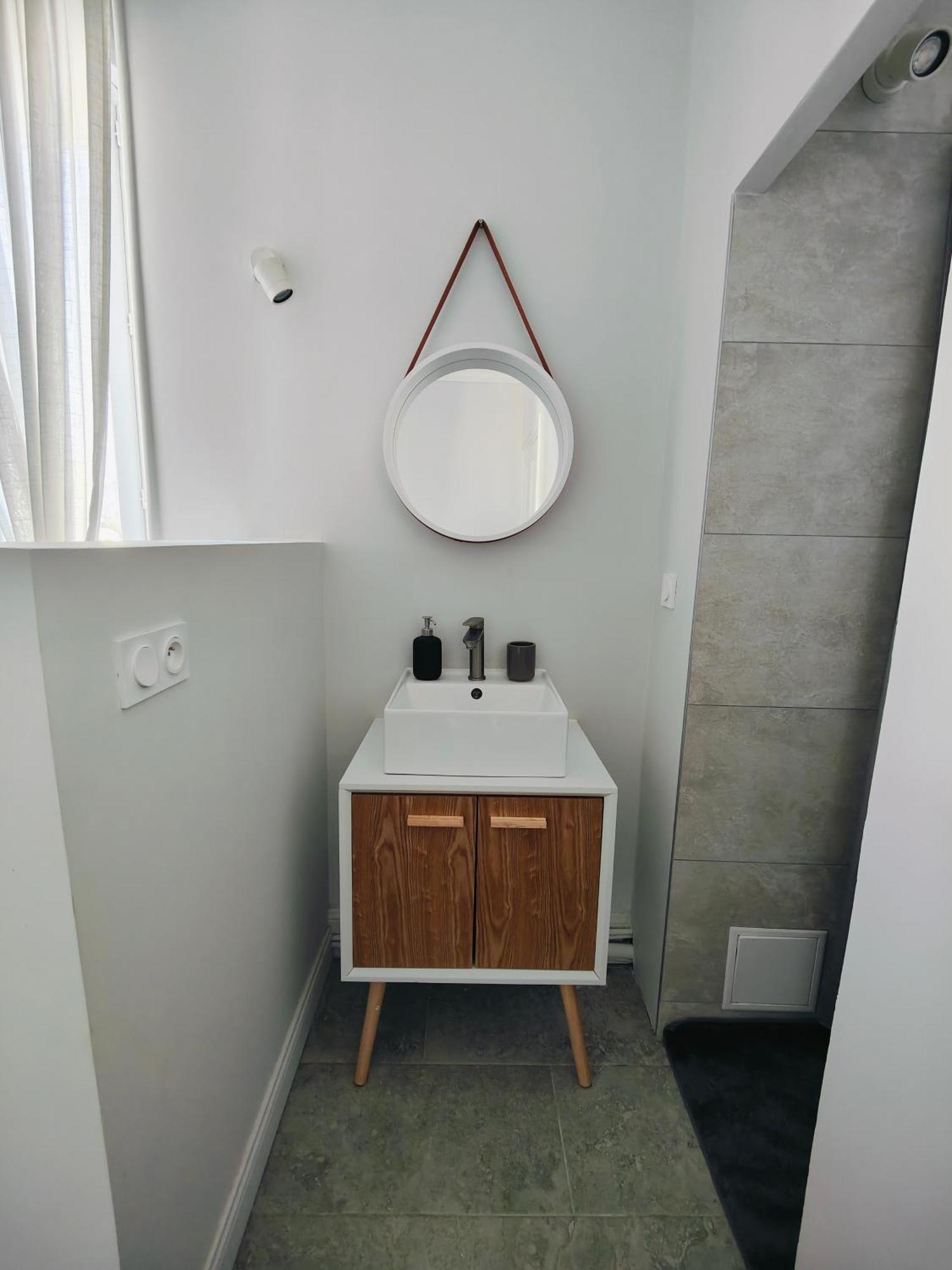 Self-Checkin Town House - Rooms To Rent In A Beautiful Modern Town House - Not A Hotel - Location De Chambres Avec Arrivee En Autonomie - Extra Fee For Sheets And Towels - Private Parking - Check Your Plateform Inbox And Follow Check-In Instructions Saint-Romain-en-Gal ภายนอก รูปภาพ