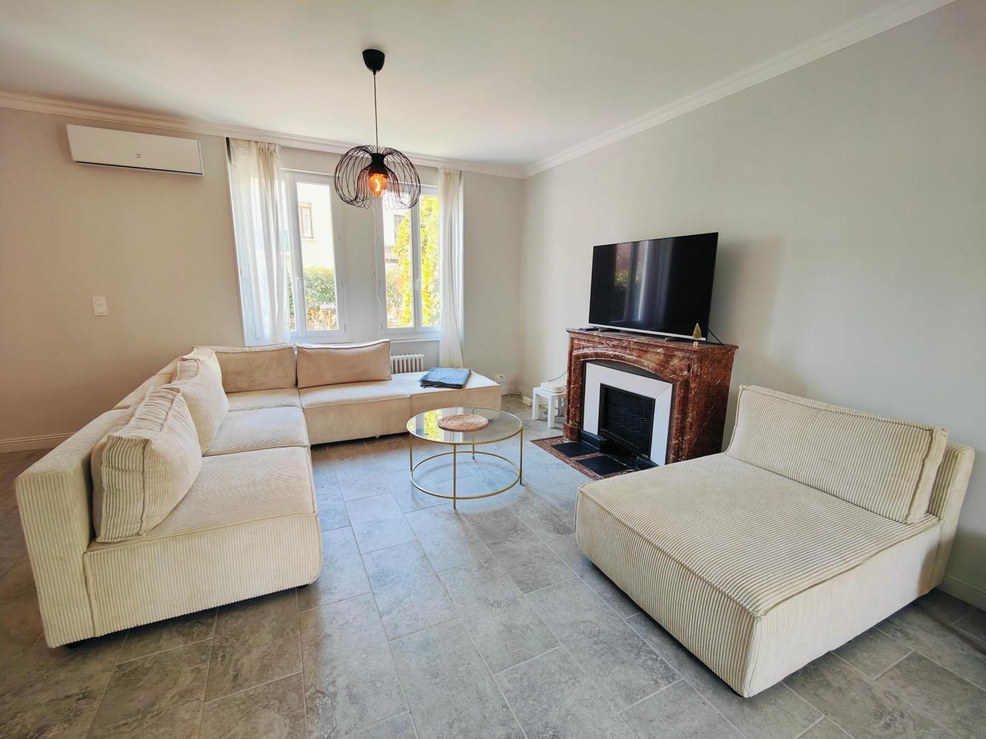 Self-Checkin Town House - Rooms To Rent In A Beautiful Modern Town House - Not A Hotel - Location De Chambres Avec Arrivee En Autonomie - Extra Fee For Sheets And Towels - Private Parking - Check Your Plateform Inbox And Follow Check-In Instructions Saint-Romain-en-Gal ภายนอก รูปภาพ